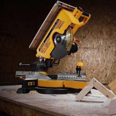 Ingco MT2S18002 Üstten Tablalı Radyal Pistonlu Gönye Kesme Testere 305mm